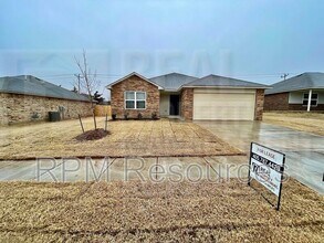 11101 NW 100th St in Yukon, OK - Building Photo - Building Photo