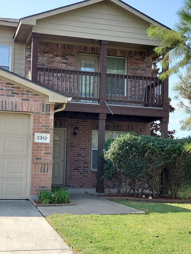 2313 Emerald Ln