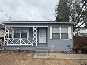 8665 Higuera St in Culver City, CA - Building Photo - Building Photo