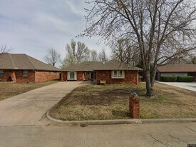 312 Christopher Todd Dr in Moore, OK - Building Photo