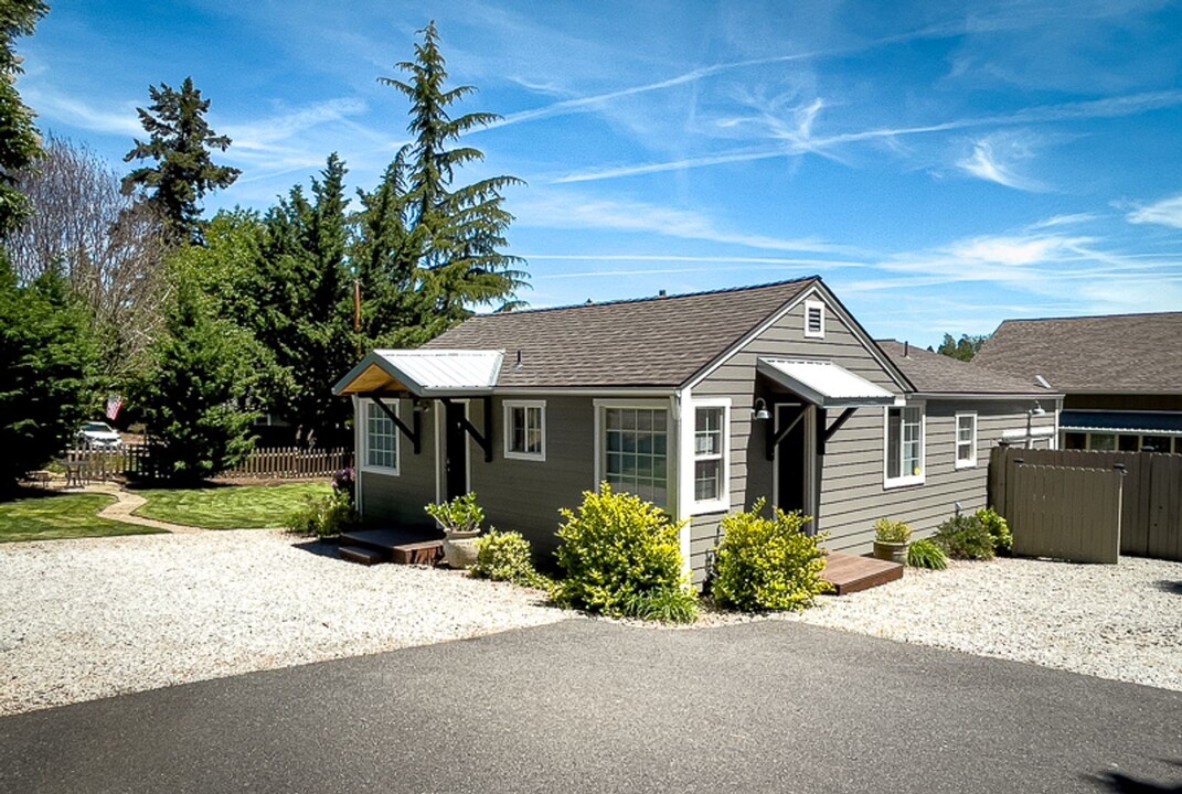 660 N Oregon St in Jacksonville, OR - Building Photo