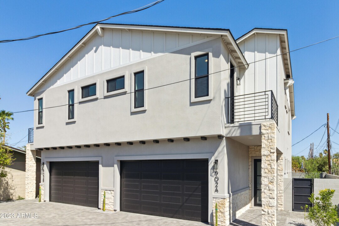 902 W Hazelwood St in Phoenix, AZ - Building Photo