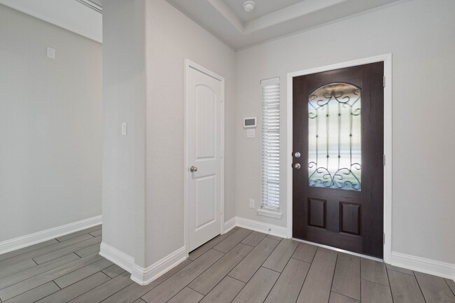 2811 Ridgecliff Ct in Conroe, TX - Foto de edificio - Building Photo
