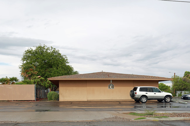 Catalina Country Studio Apartments in Tucson, AZ - Building Photo - Building Photo