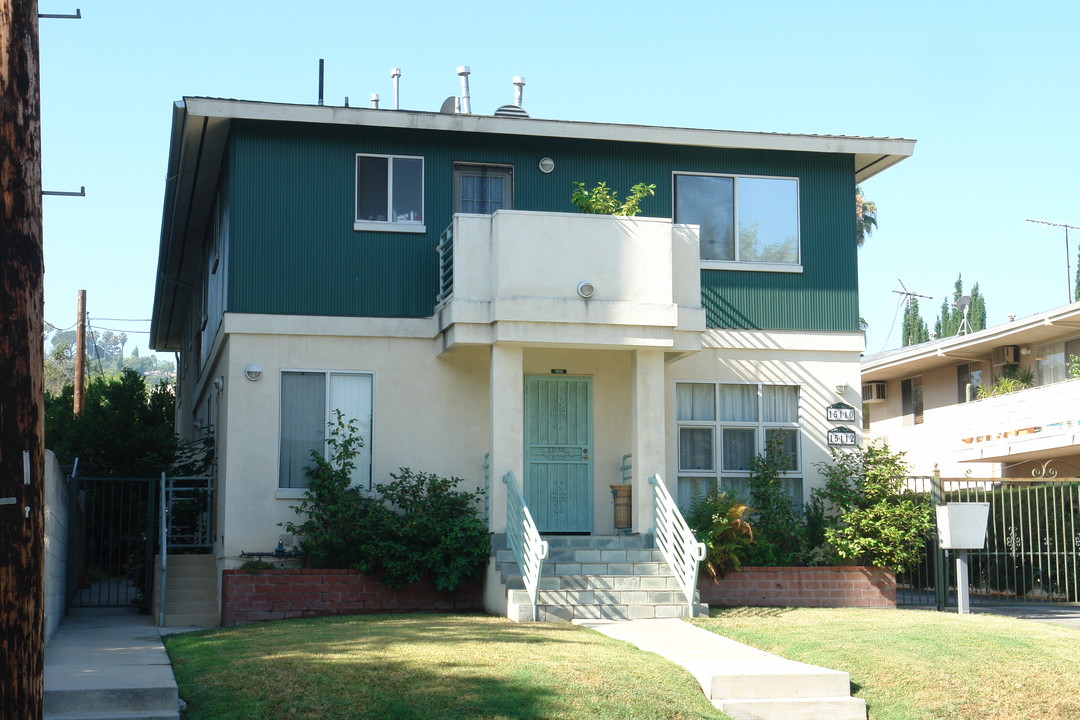 15110-15112 Dickens St in Sherman Oaks, CA - Building Photo