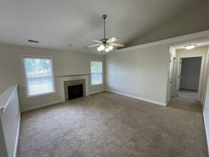 1417 Shining Armor Ln in Lafayette, IN - Foto de edificio - Building Photo