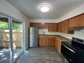 192 S Church St in Phoenix, OR - Building Photo - Building Photo