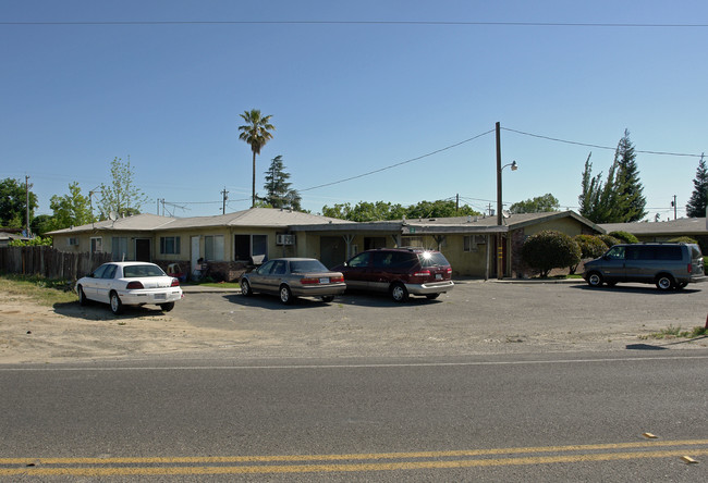 6960 N Santa Fe Dr in Winton, CA - Building Photo - Building Photo