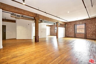 215 S Santa Fe Ave in Los Angeles, CA - Building Photo - Building Photo