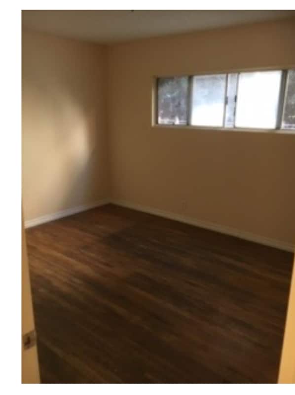 5853 Virginia Ave in Los Angeles, CA - Foto de edificio - Building Photo