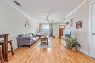 1725 Harvey Mitchell Pkwy S in College Station, TX - Foto de edificio - Building Photo