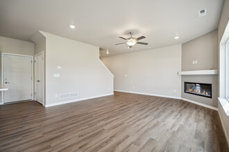 2242 Eversull Ln in North Liberty, IA - Foto de edificio - Building Photo