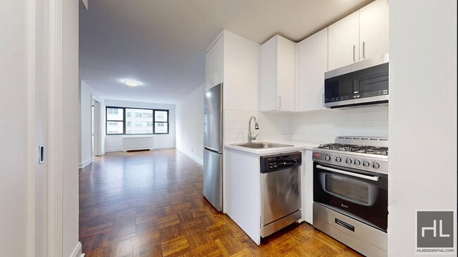 EAST 56 STREET in New York, NY - Building Photo - Building Photo