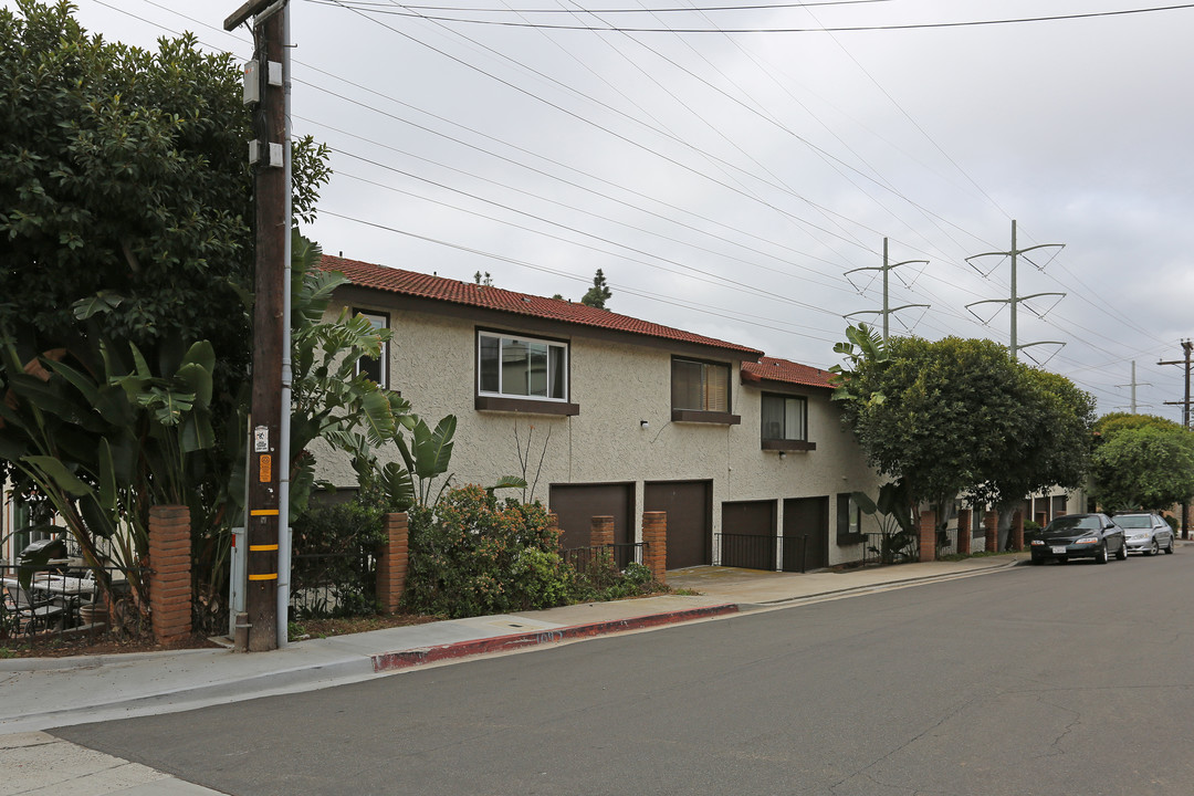 Valley Terrace in San Diego, CA - Building Photo