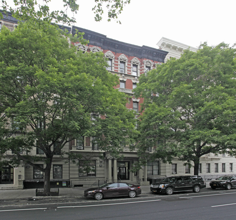 1858-1860 Adam Clayton Powell Jr Blvd in New York, NY - Foto de edificio