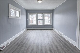 4657 Warner Rd-Unit -2 in Garfield Heights, OH - Building Photo - Building Photo