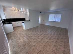813 New Stine Rd in Bakersfield, CA - Building Photo - Building Photo