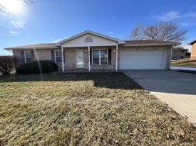 19 Christine Dr in Belleville, IL - Building Photo