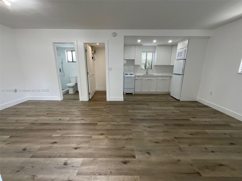 2298 SW 1st St in Miami, FL - Building Photo