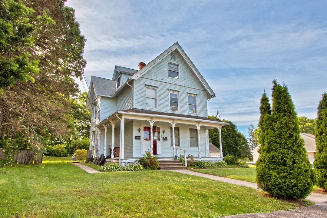 174 Elizabeth St in Norwich, CT - Building Photo