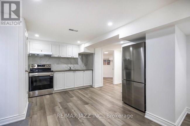 property at 2003 Cedarwood Ct