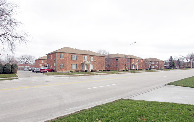 Birch Tree Apartments in St. Clair Shores, MI - Building Photo - Building Photo