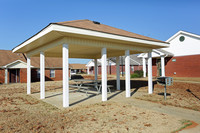 Court Manor Apartments in Prattville, AL - Building Photo - Building Photo