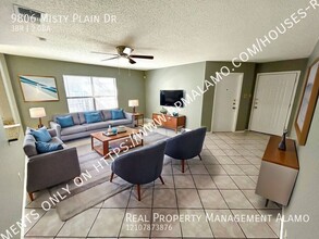 9806 Misty Plain Dr in San Antonio, TX - Foto de edificio - Building Photo