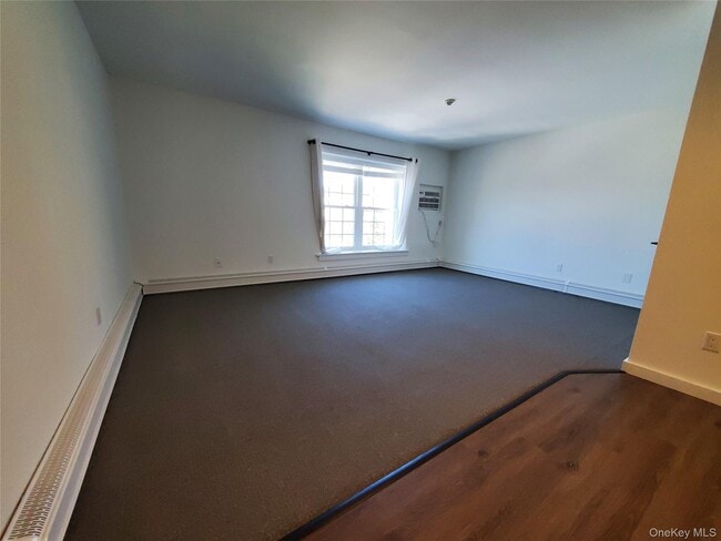 100 Mariners Way in Port Jefferson, NY - Building Photo - Building Photo