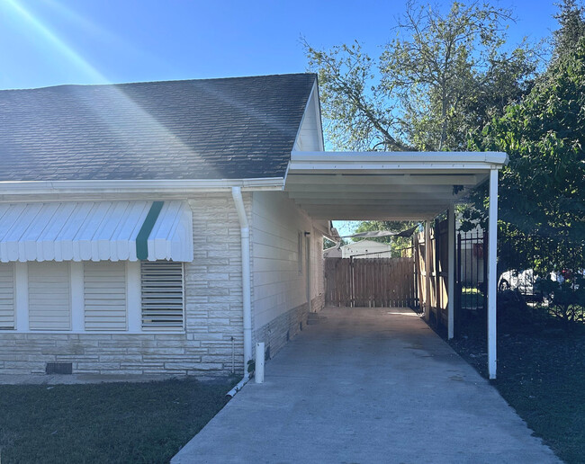 722 E Taylor St in Harlingen, TX - Building Photo - Building Photo