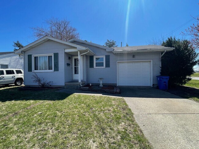 property at 2801 E Cardinal Dr