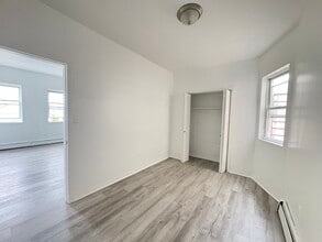 272 1st St, Unit 6 in Elizabeth, NJ - Foto de edificio - Building Photo