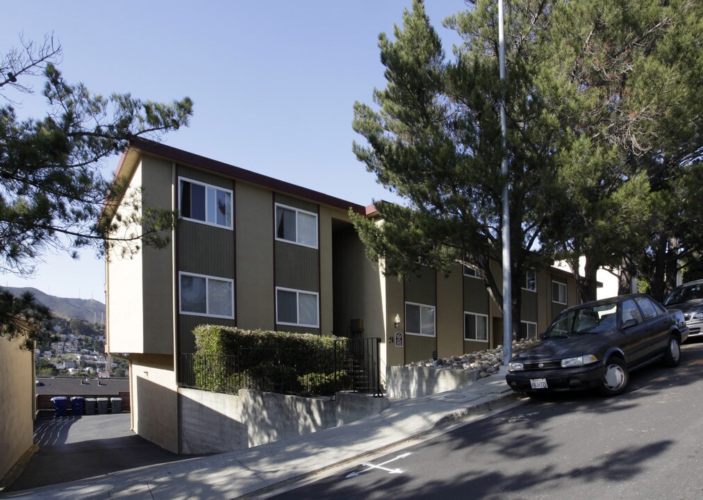 Thomas Veiw Apartments in Brisbane, CA - Building Photo