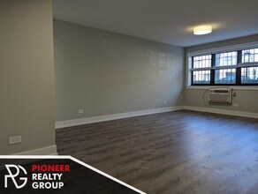 456 W Barry Ave, Unit 104 in Chicago, IL - Foto de edificio - Building Photo