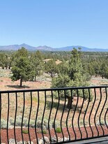 1485 Murrelet Dr in Redmond, OR - Building Photo