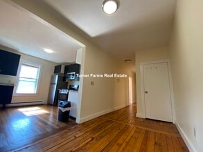 65 Pleasant St, Unit 1 in Cambridge, MA - Building Photo - Building Photo
