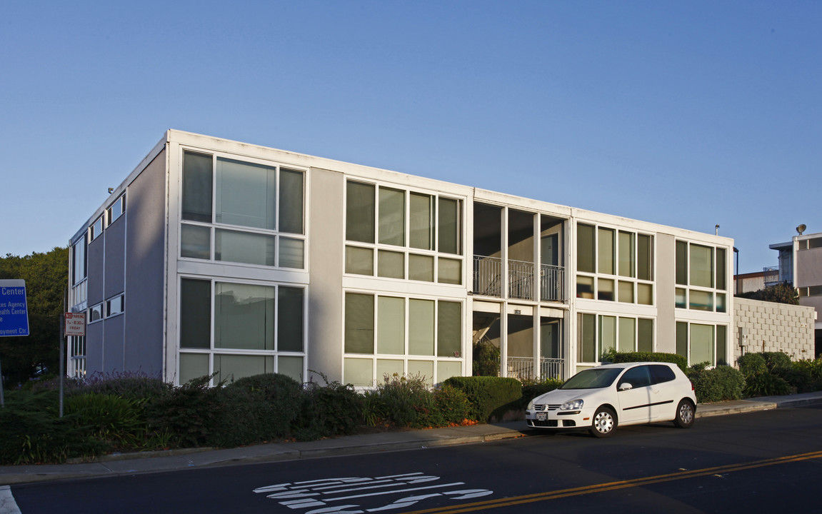 1290 Sullivan Ave in Daly City, CA - Building Photo