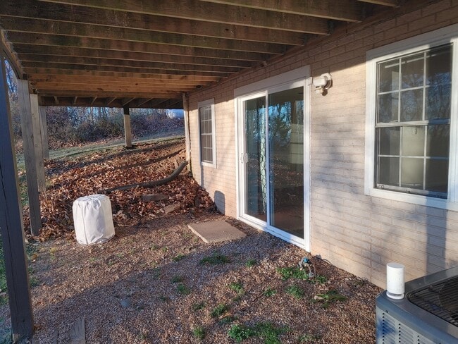 708 Wilderness Rd, Unit Walk-out Basement in Linden, VA - Building Photo - Building Photo