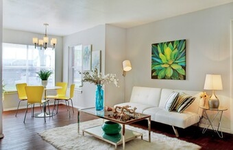 Country Oaks Apartment Homes in San Marcos, TX - Foto de edificio - Building Photo