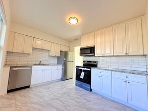 7000 Hibiscus Ave S, Unit 2 in South Pasadena, FL - Building Photo - Building Photo