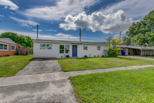 9188 Birmingham Dr in Palm Beach Gardens, FL - Building Photo - Building Photo