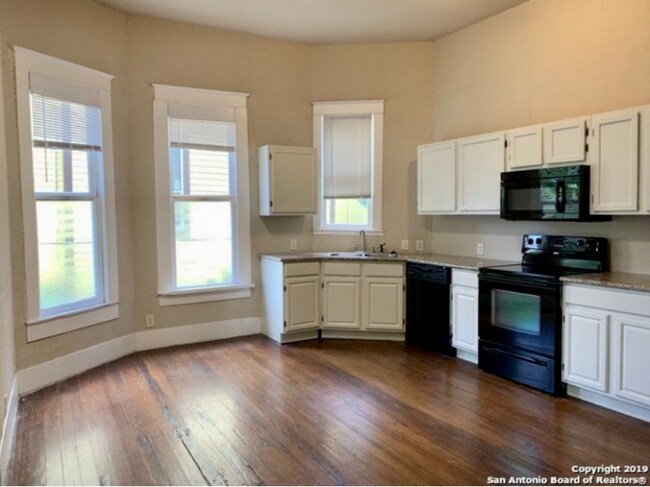 410 E Carson St in San Antonio, TX - Building Photo - Building Photo