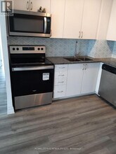 3220 Sheppard Ave E in Toronto, ON - Building Photo - Building Photo