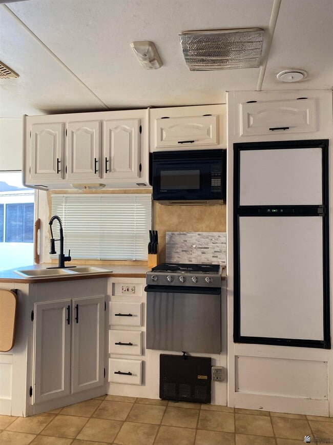 12617 E 46th Dr in Yuma, AZ - Building Photo - Building Photo