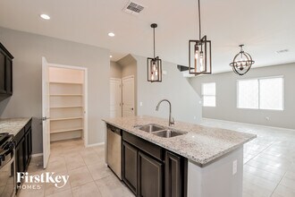7536 S Circulo Rio Blanco in Tucson, AZ - Building Photo - Building Photo