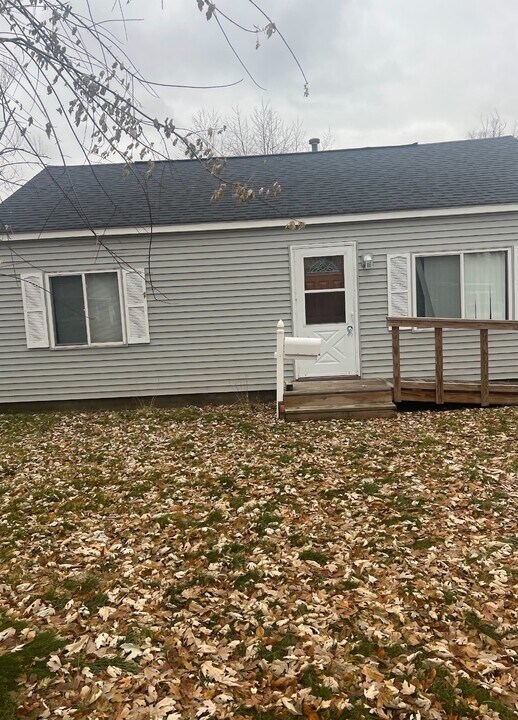 3740 Kencrest Dr NE in Cedar Rapids, IA - Building Photo