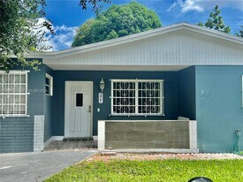 321 NE 170th St in North Miami Beach, FL - Building Photo
