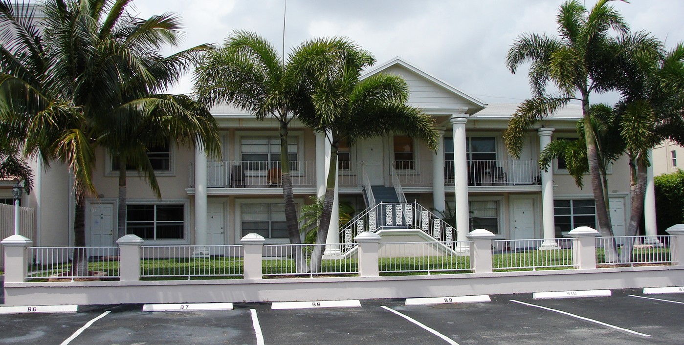 4521 NE 21st Ave in Fort Lauderdale, FL - Foto de edificio