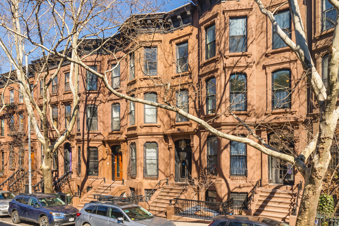 129 Berkeley Pl in Brooklyn, NY - Foto de edificio
