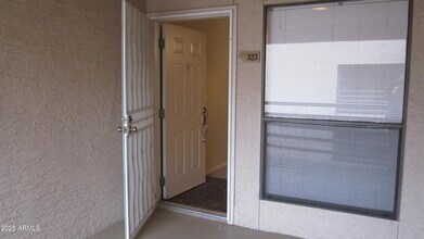 1340 N Recker Rd in Mesa, AZ - Foto de edificio - Building Photo